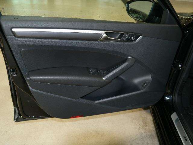 2017 Volkswagen Passat 1.8T R-Line 4dr Sedan